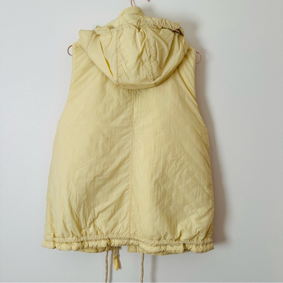 Free People care fp round & round recycled quilted puffer melon shell vest - Picture 11 of 13